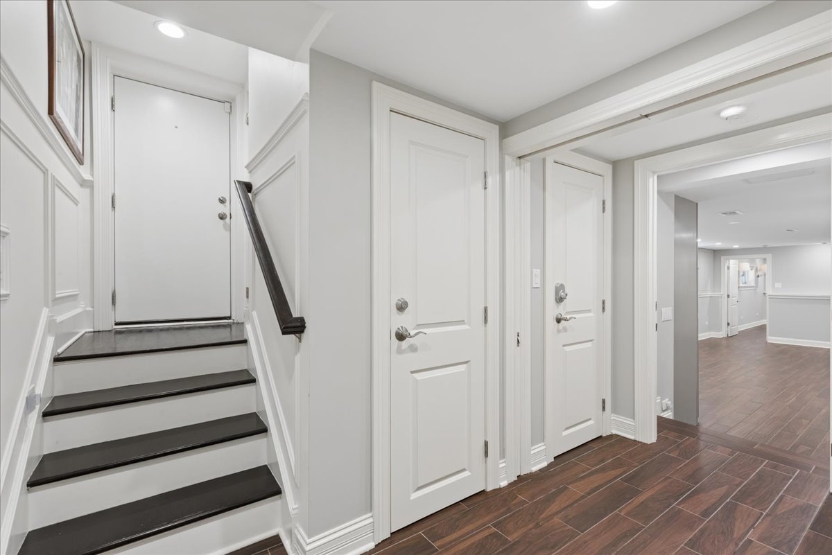 1441 W Wolfram Garden Property Photo 2