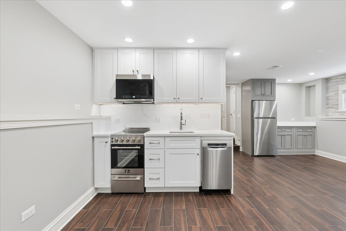 1441 W Wolfram Garden Property Photo 10