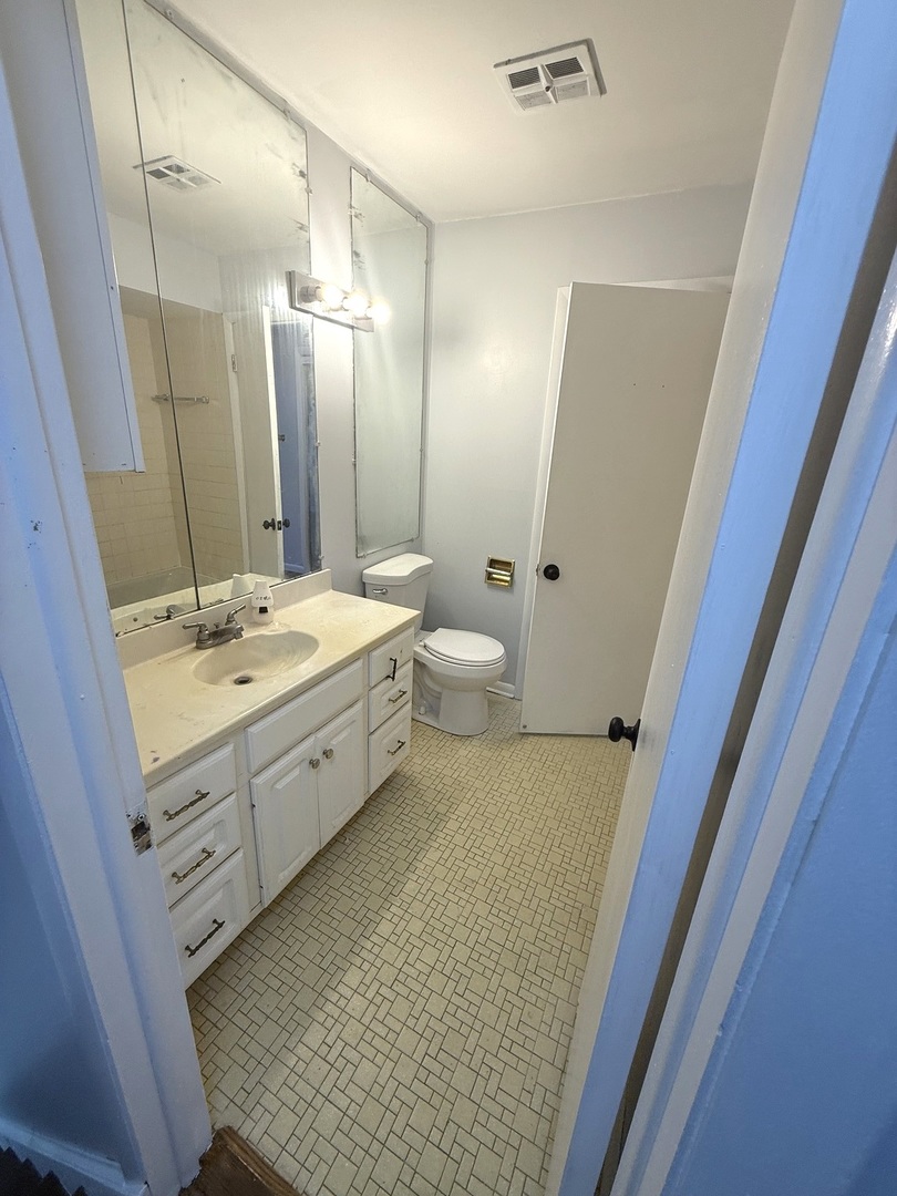 942 E 168th Street Property Photo 6