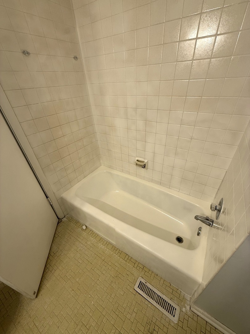 942 E 168th Street Property Photo 7