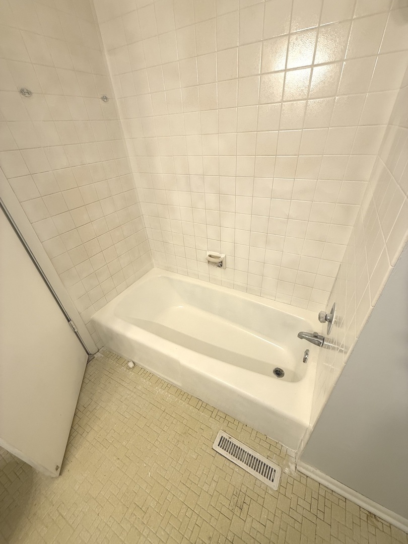942 E 168th Street Property Photo 19