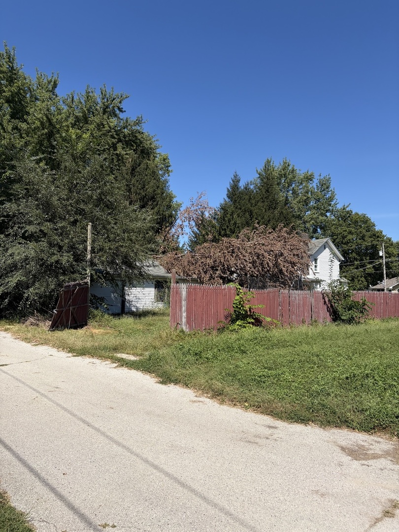 624 S Water Street Property Photo 8