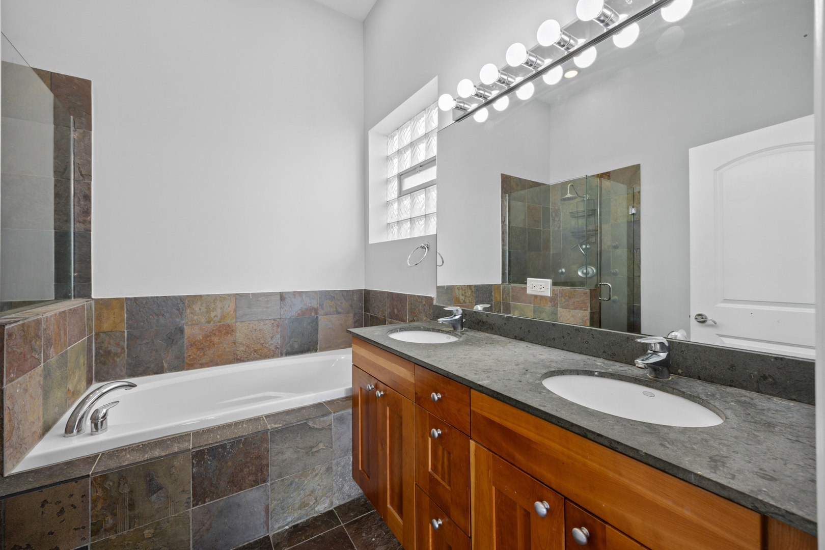 919 N Hermitage Avenue 3 Property Photo 10