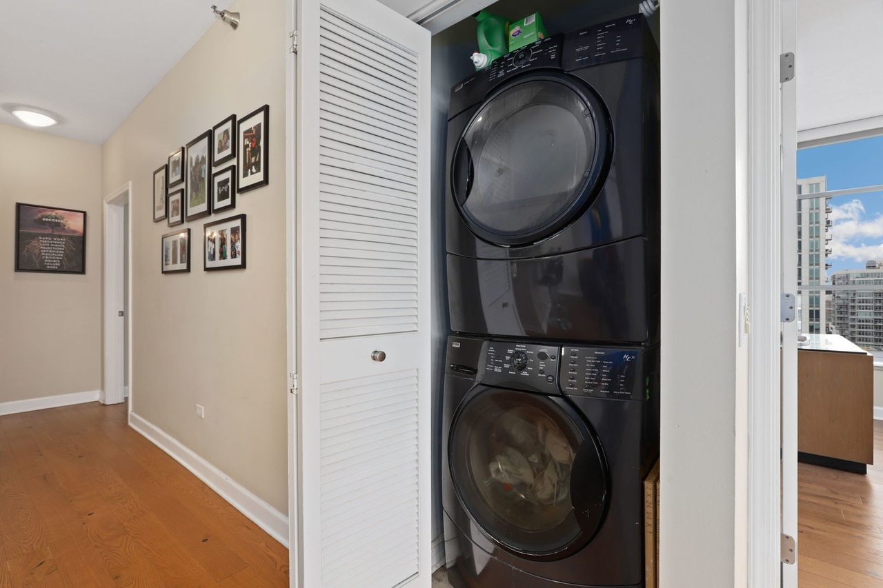 1600 S Prairie Avenue 1204 Property Photo 11