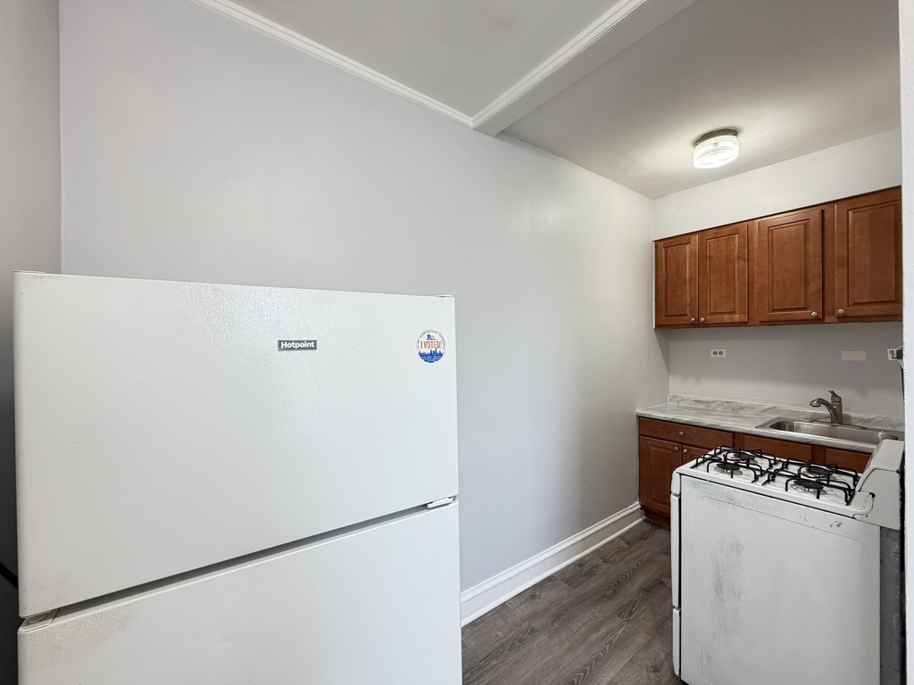 917 W Eastwood Avenue 714 Property Photo 2