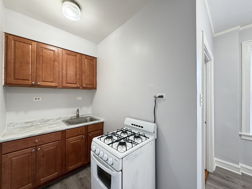 917 W Eastwood Avenue 714 Property Photo 4