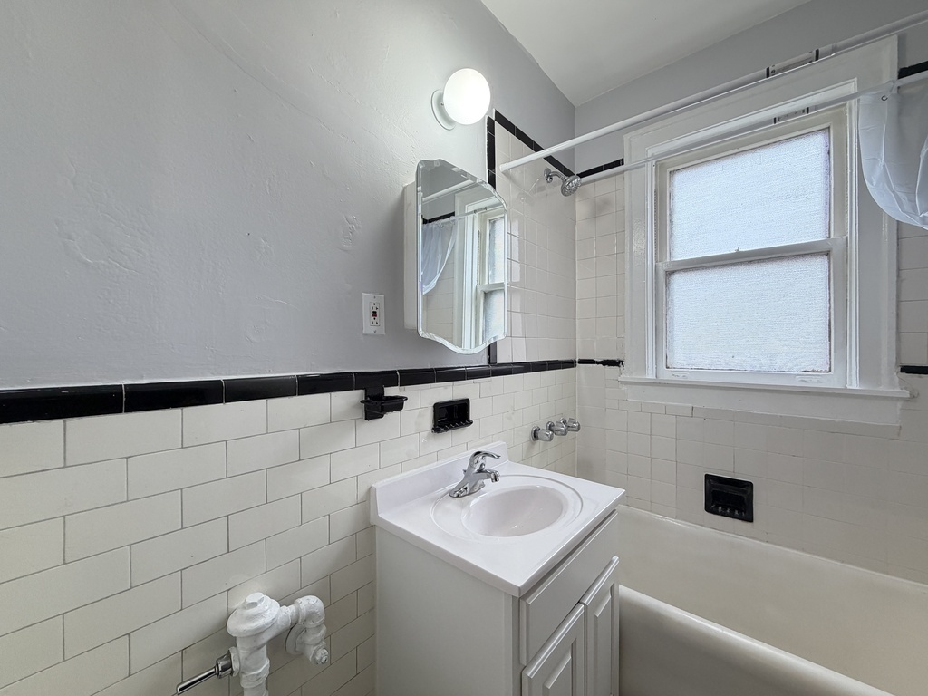 917 W Eastwood Avenue 714 Property Photo 18