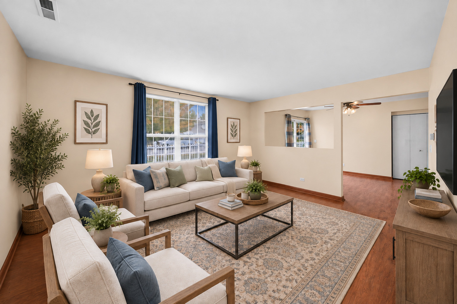 1572 Victoria Park Circle Property Photo 3