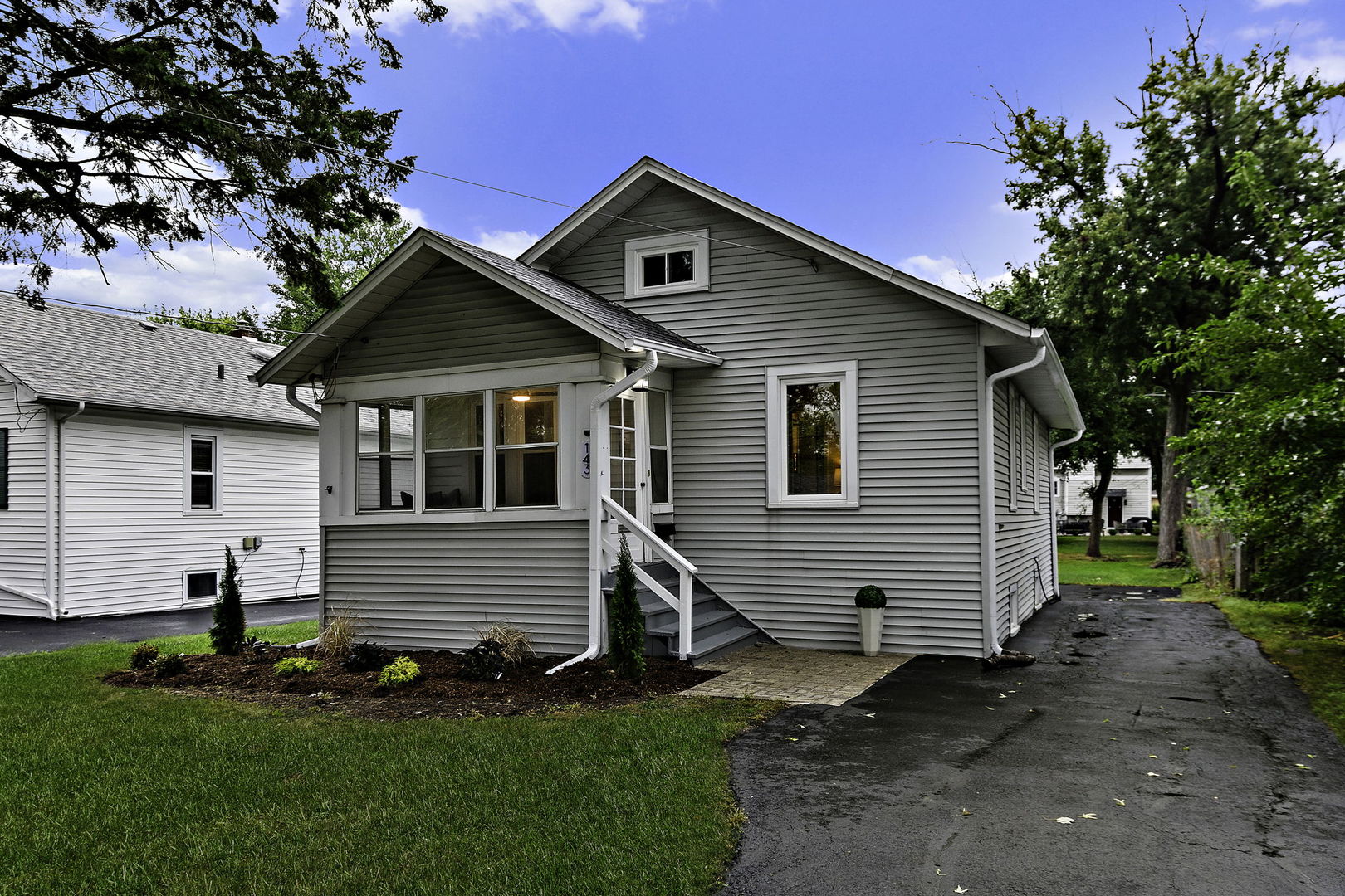 143 E Division Street Property Photo 2