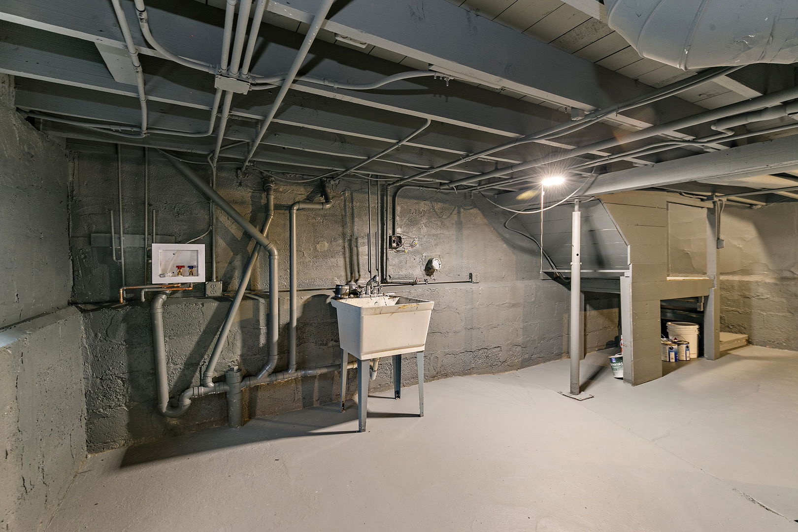 143 E Division Street Property Photo 26