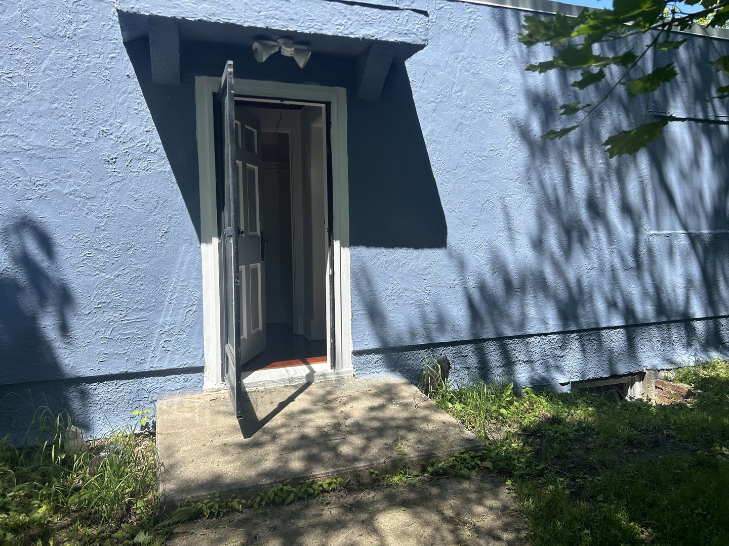 2110 Lewis Avenue Property Photo 1