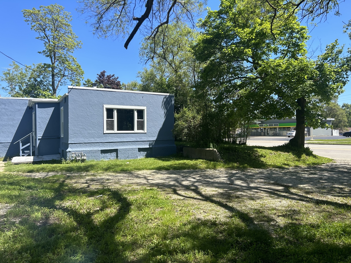 2110 Lewis Avenue Property Photo 2