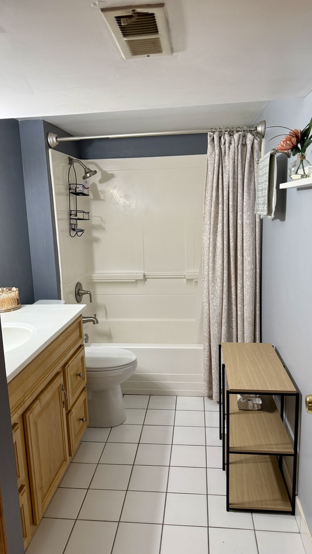 5121 S New England Avenue G Property Photo 8