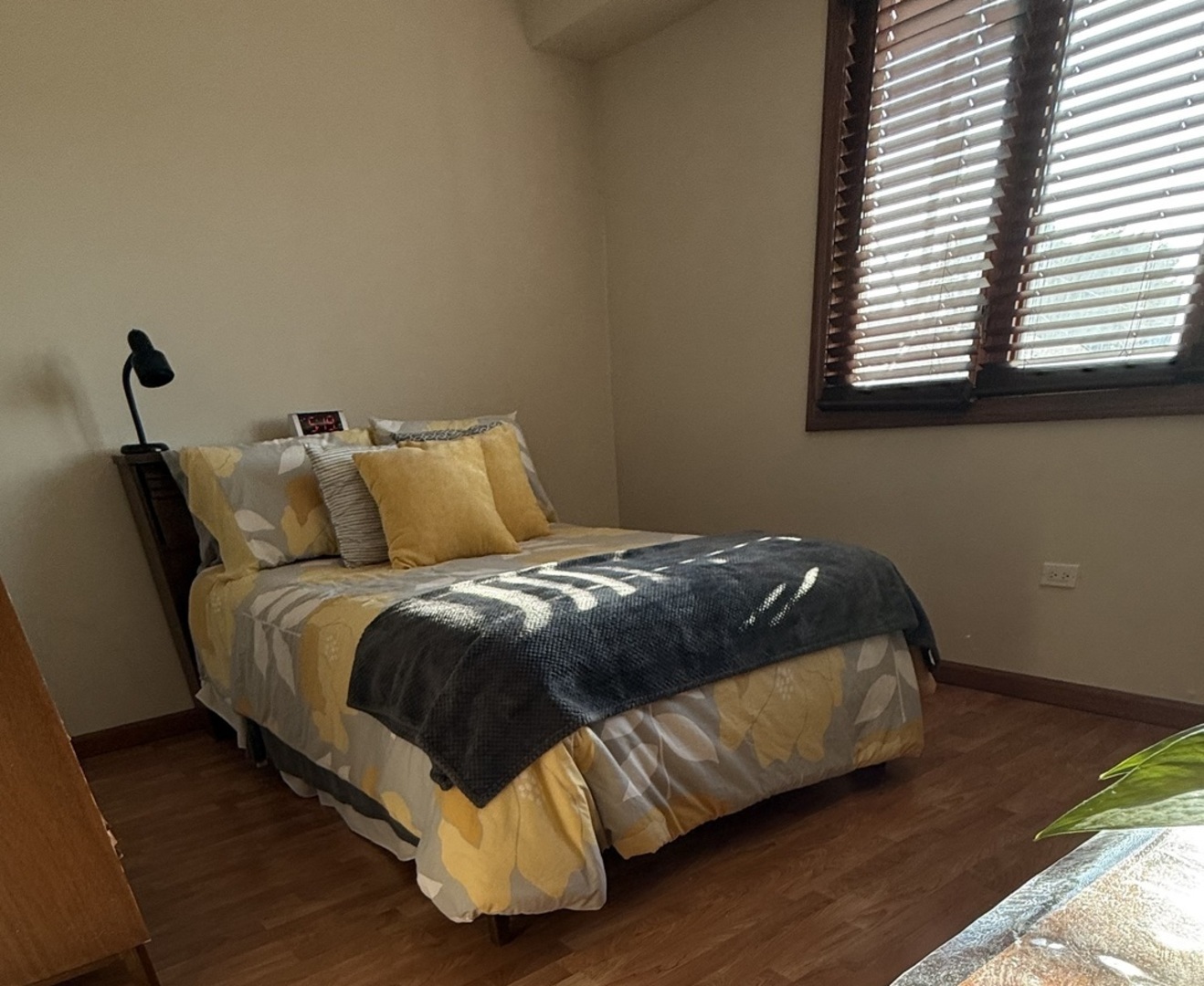 5620 S Narragansett Avenue 2b Property Photo 7
