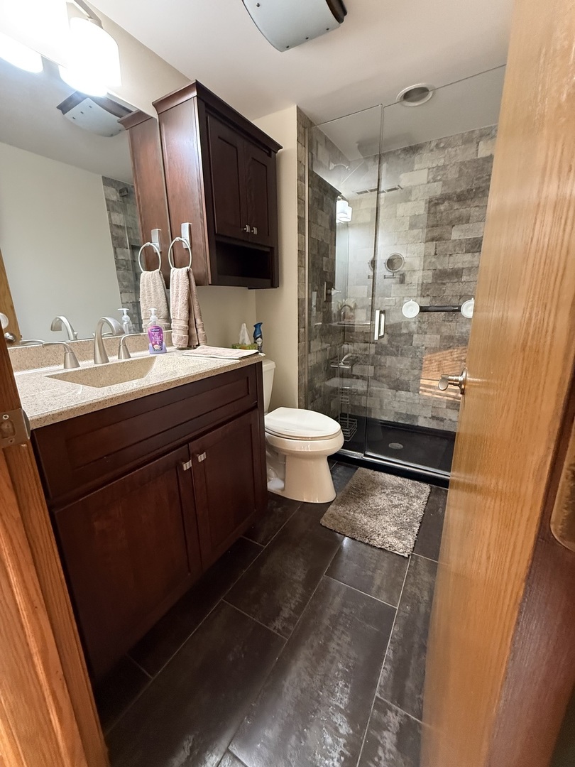 5620 S Narragansett Avenue 2b Property Photo 9