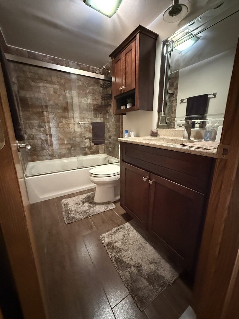 5620 S Narragansett Avenue 2b Property Photo 10