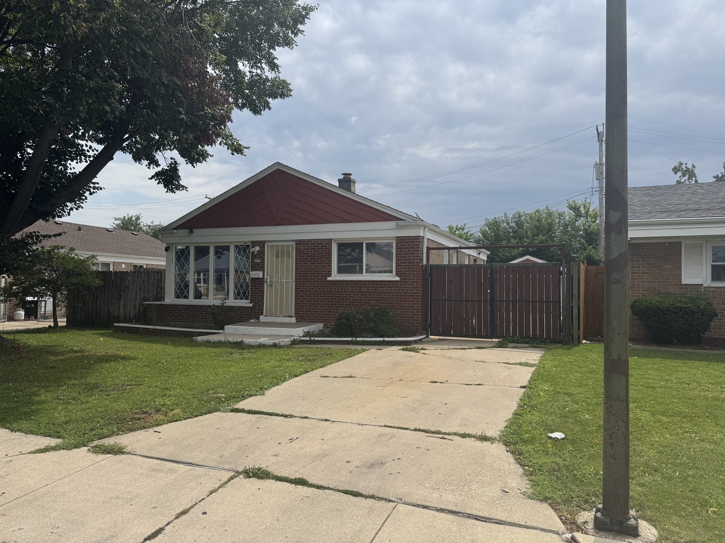 8027 S Knox Avenue Property Photo 1
