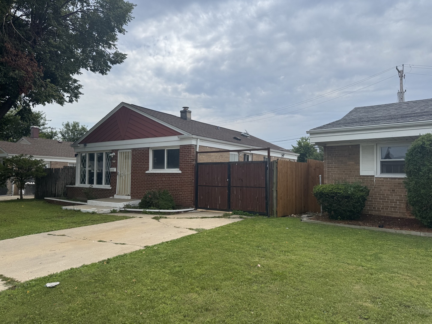 8027 S Knox Avenue Property Photo 2