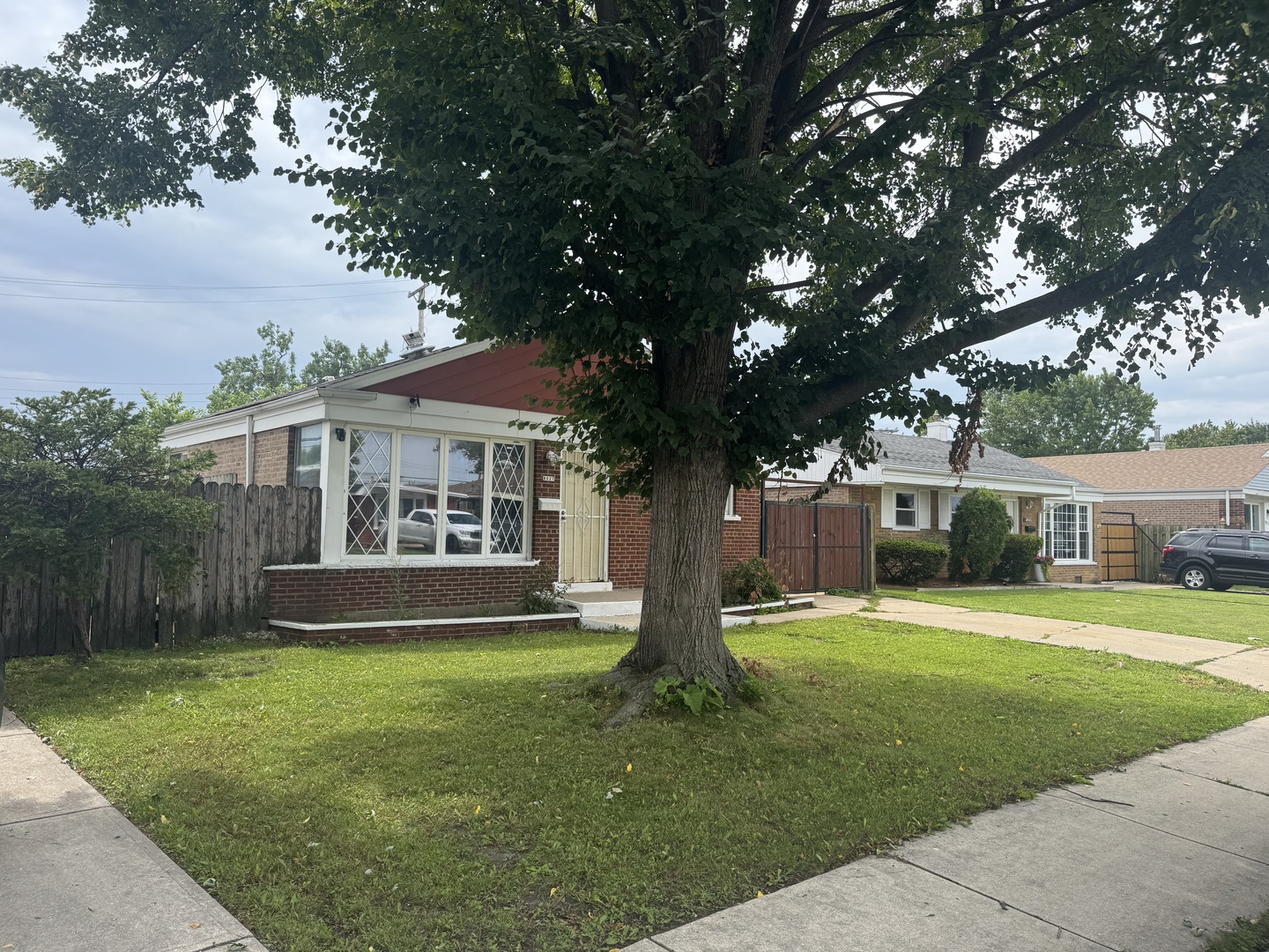 8027 S Knox Avenue Property Photo 3