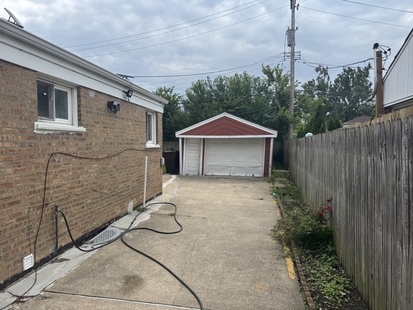 8027 S Knox Avenue Property Photo 5