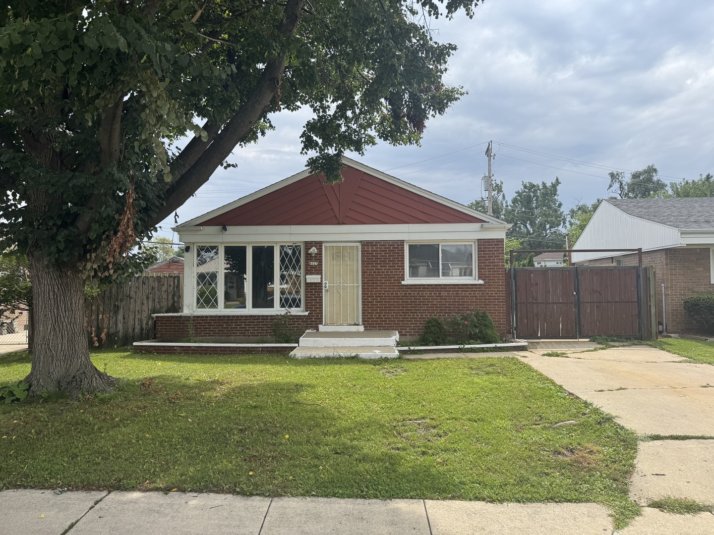 8027 S Knox Avenue Property Photo 8