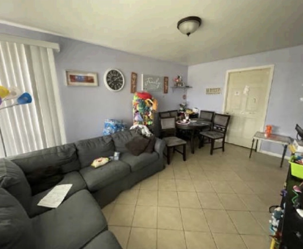 8027 S Knox Avenue Property Photo 12