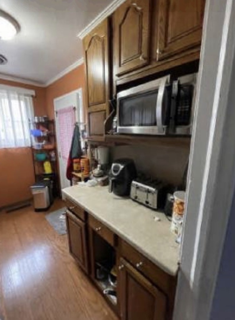 8027 S Knox Avenue Property Photo 13