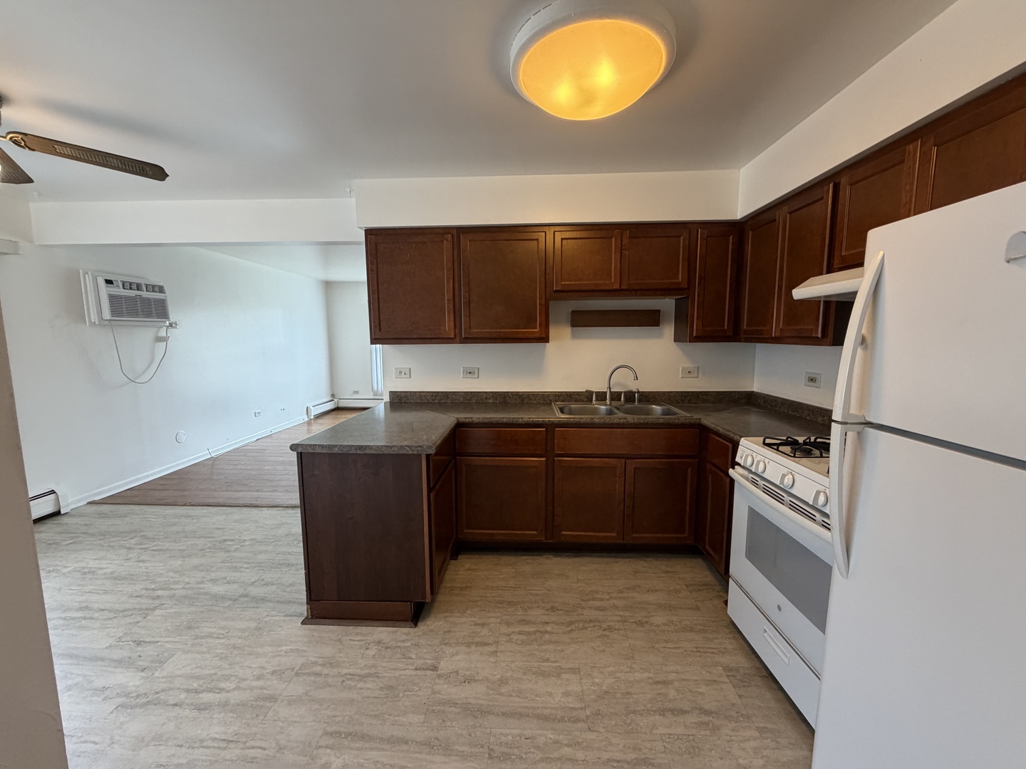 4549 Forest Avenue 2s Property Photo 4