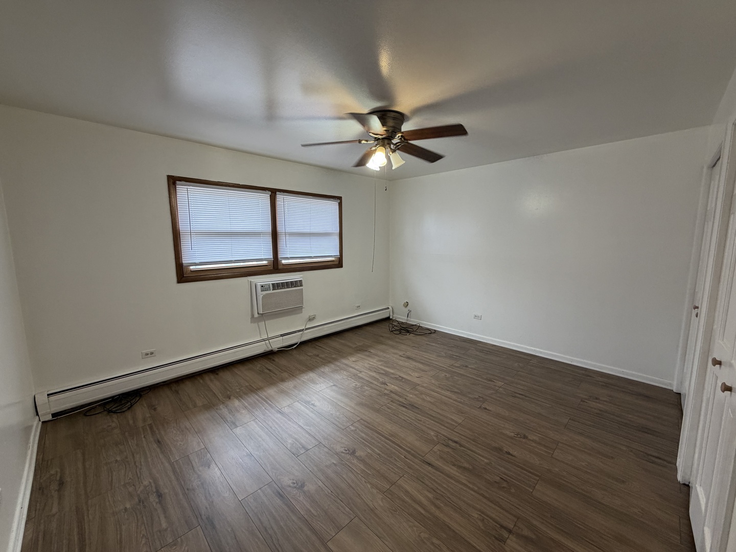 4549 Forest Avenue 2s Property Photo 6