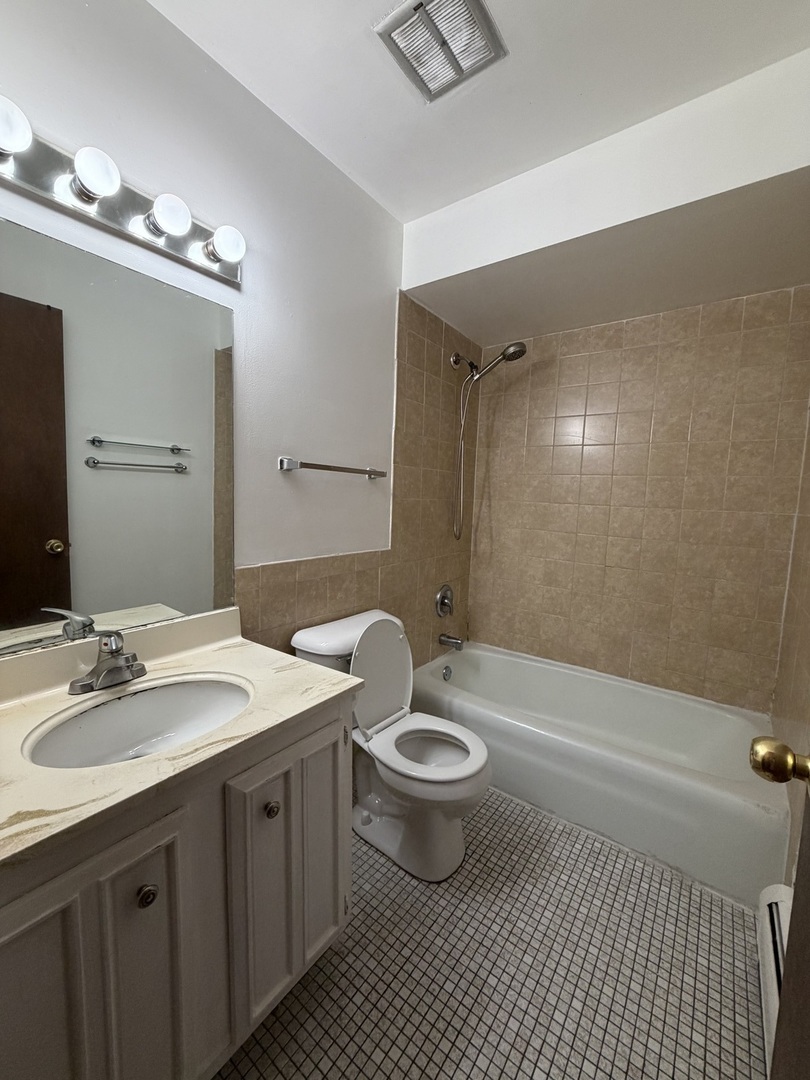 4549 Forest Avenue 2s Property Photo 8