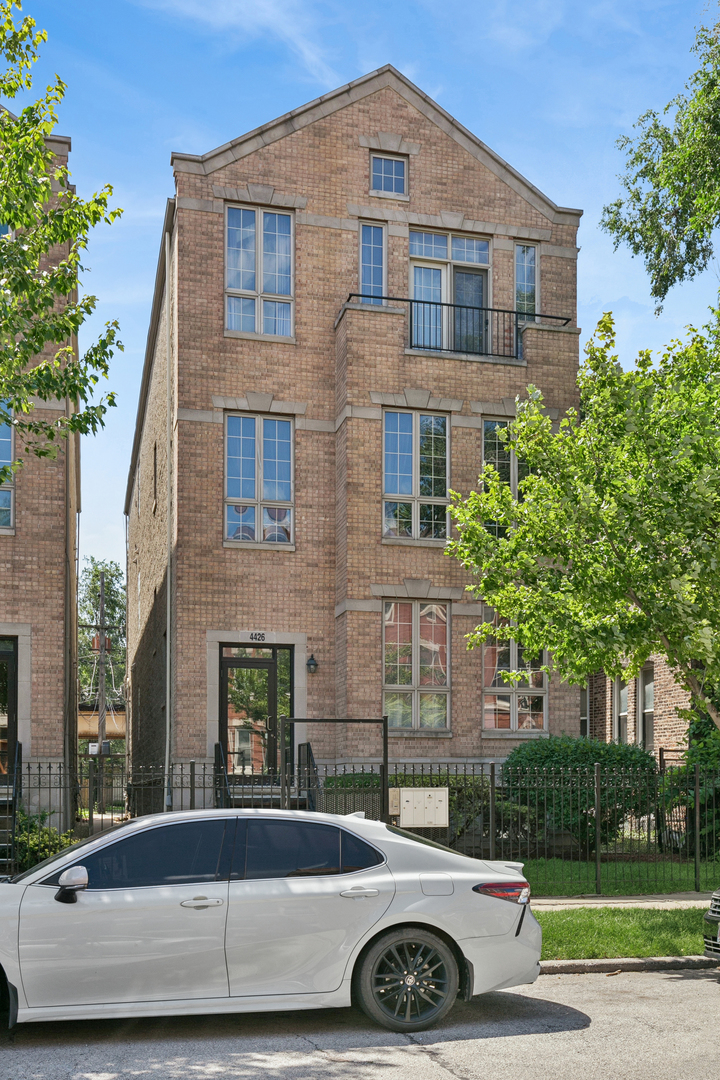 4426 S Calumet Avenue G Property Photo 3