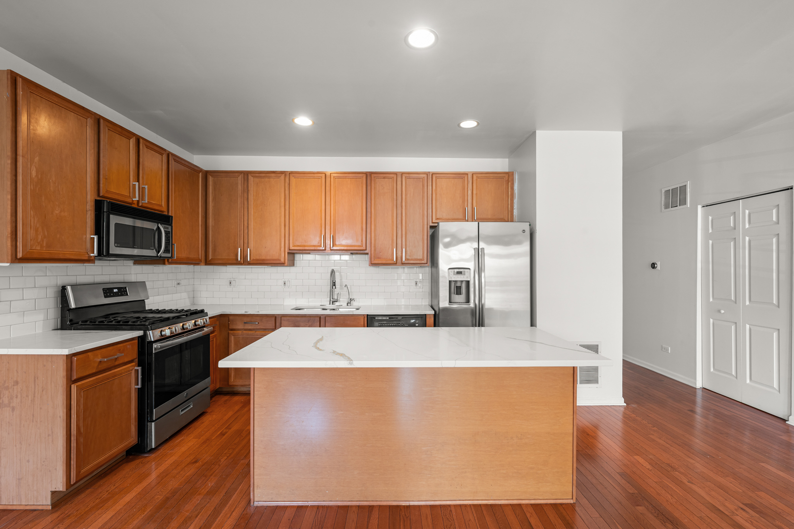 1414 S Halsted Street 2b Property Photo 9
