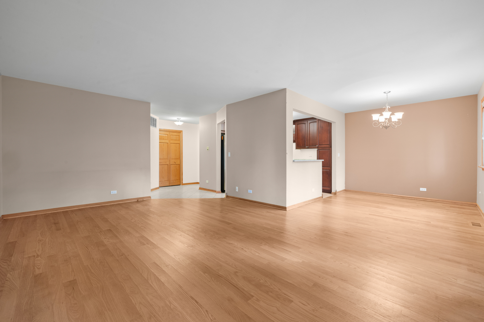 1602 Brittany Court D1 Property Photo 3