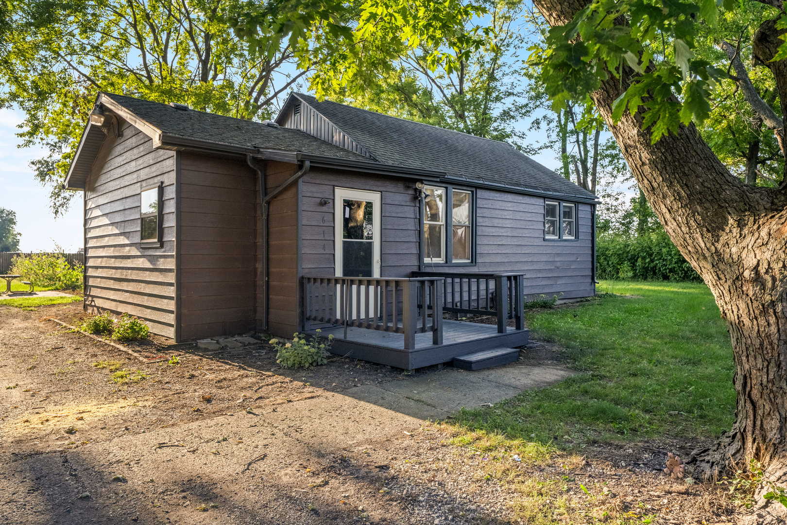 614 N Douglas Street Property Photo 1