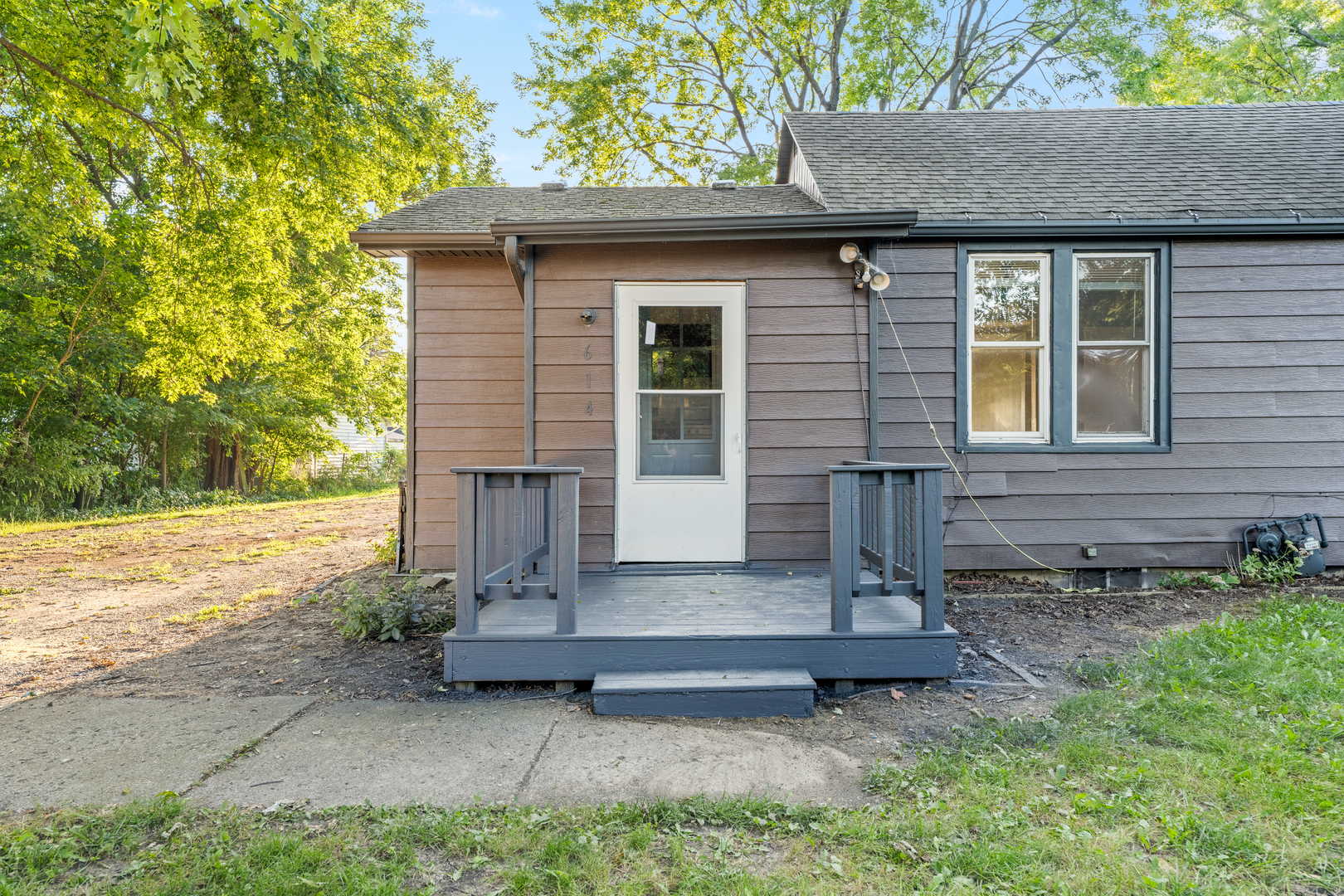 614 N Douglas Street Property Photo 2