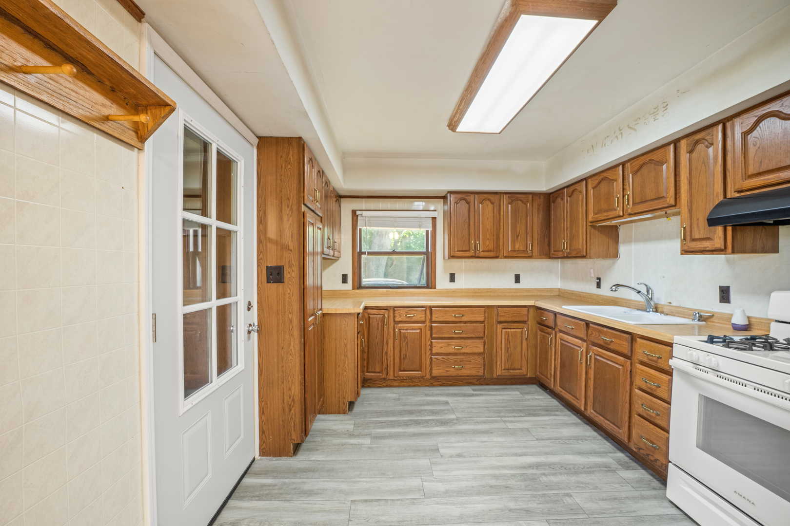 614 N Douglas Street Property Photo 7