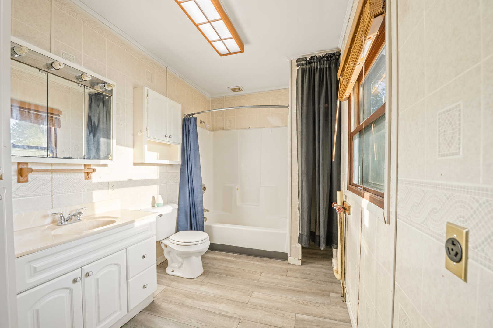 614 N Douglas Street Property Photo 13