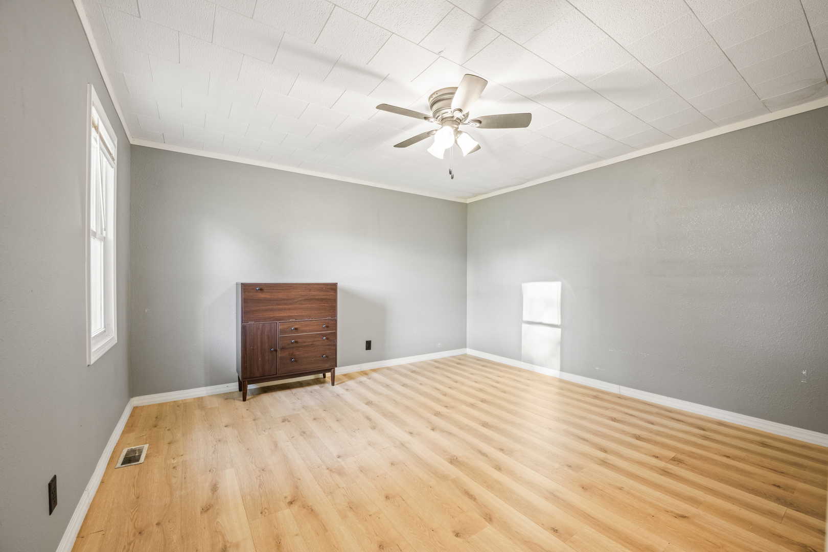 614 N Douglas Street Property Photo 14