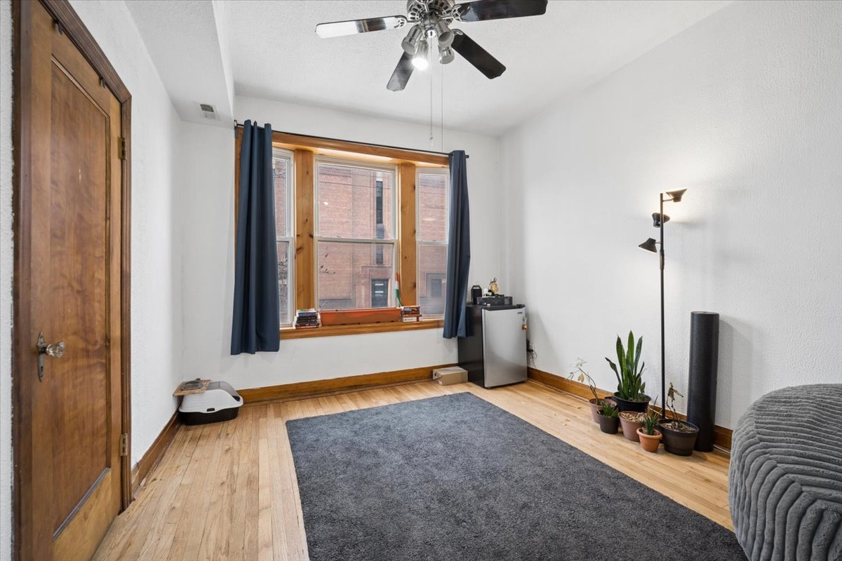 1047 N Western Avenue Property Photo 3