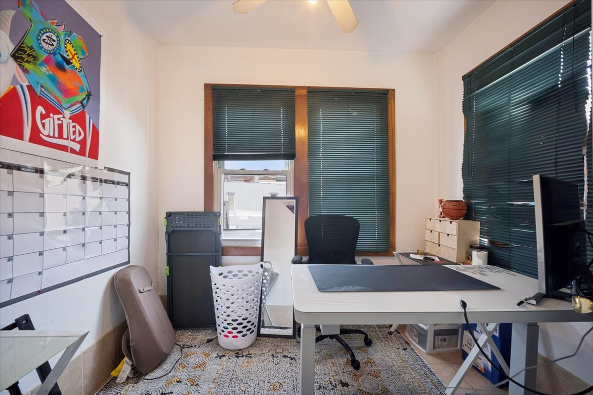 1047 N Western Avenue Property Photo 10