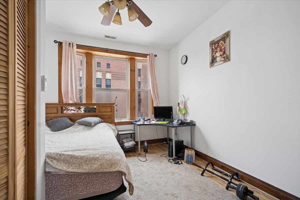 1047 N Western Avenue Property Photo 14