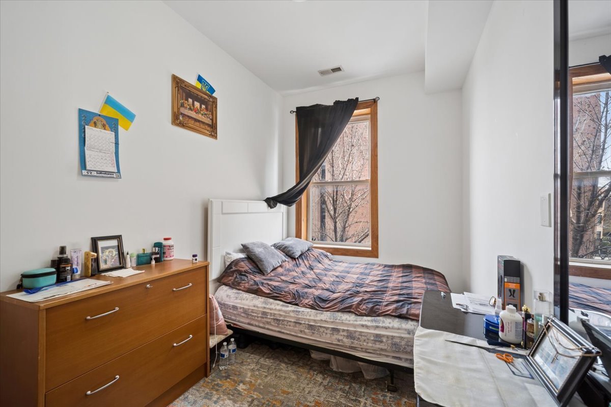1047 N Western Avenue Property Photo 15
