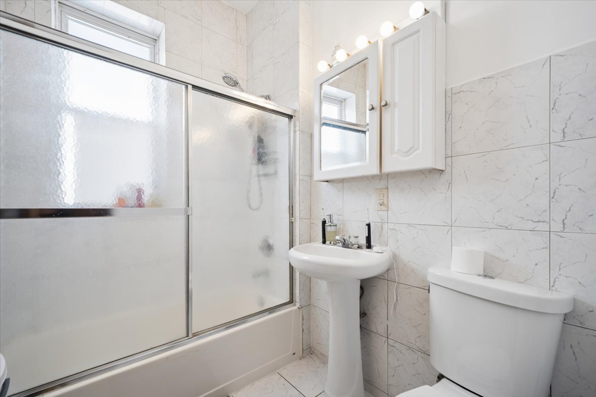 1047 N Western Avenue Property Photo 16