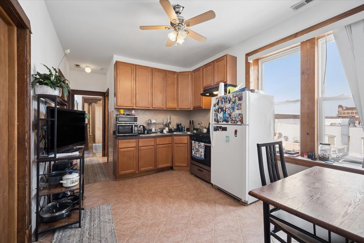 1047 N Western Avenue Property Photo 17
