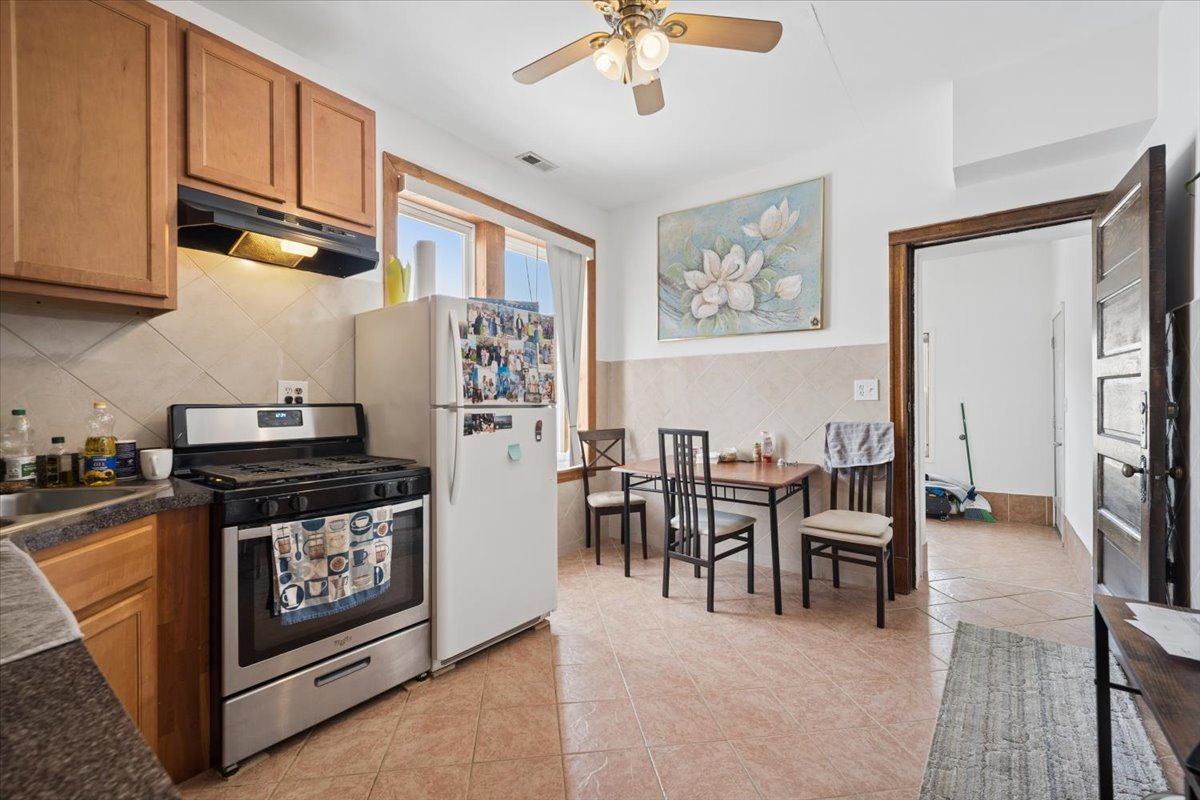 1047 N Western Avenue Property Photo 18
