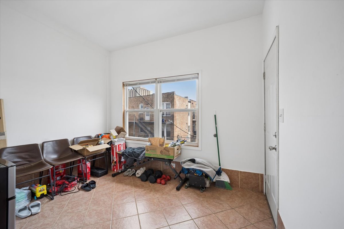 1047 N Western Avenue Property Photo 19