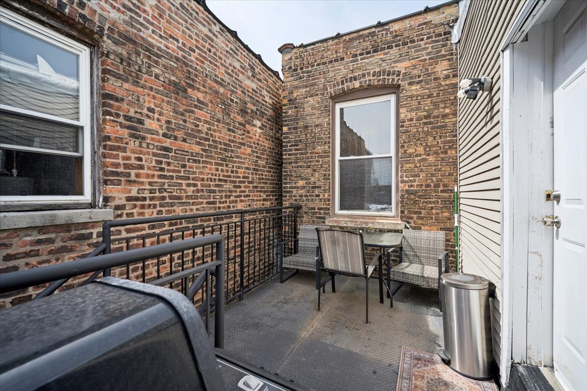 1047 N Western Avenue Property Photo 20