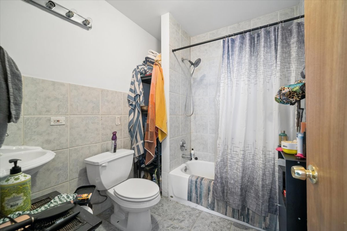 1047 N Western Avenue Property Photo 29