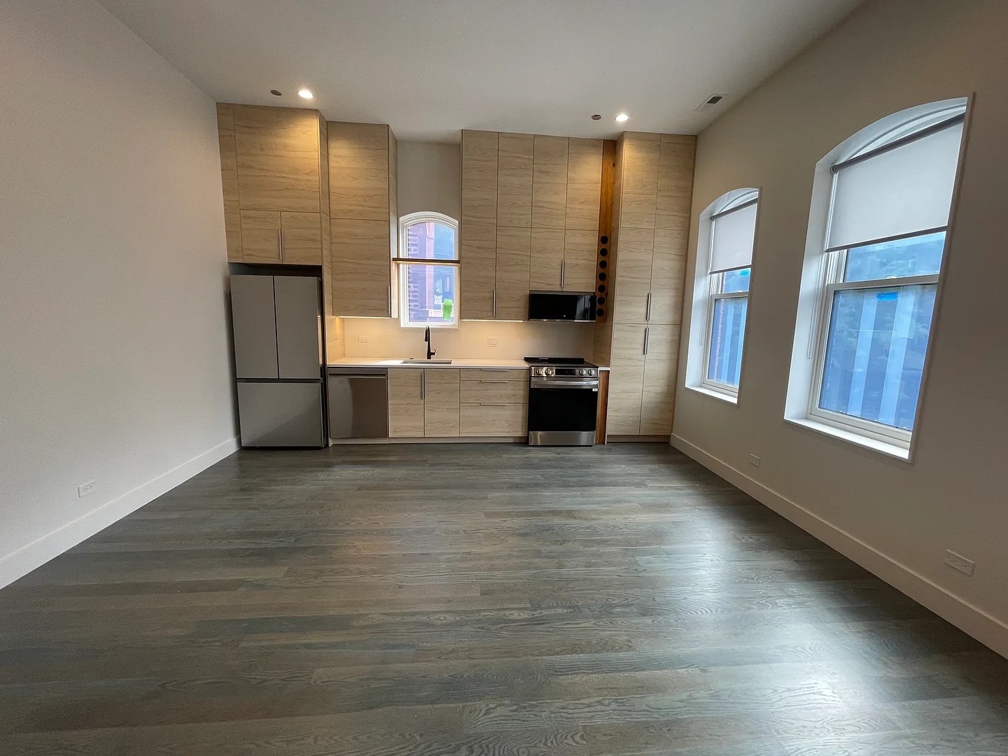 1057 N Wolcott Avenue 2w Property Photo 3