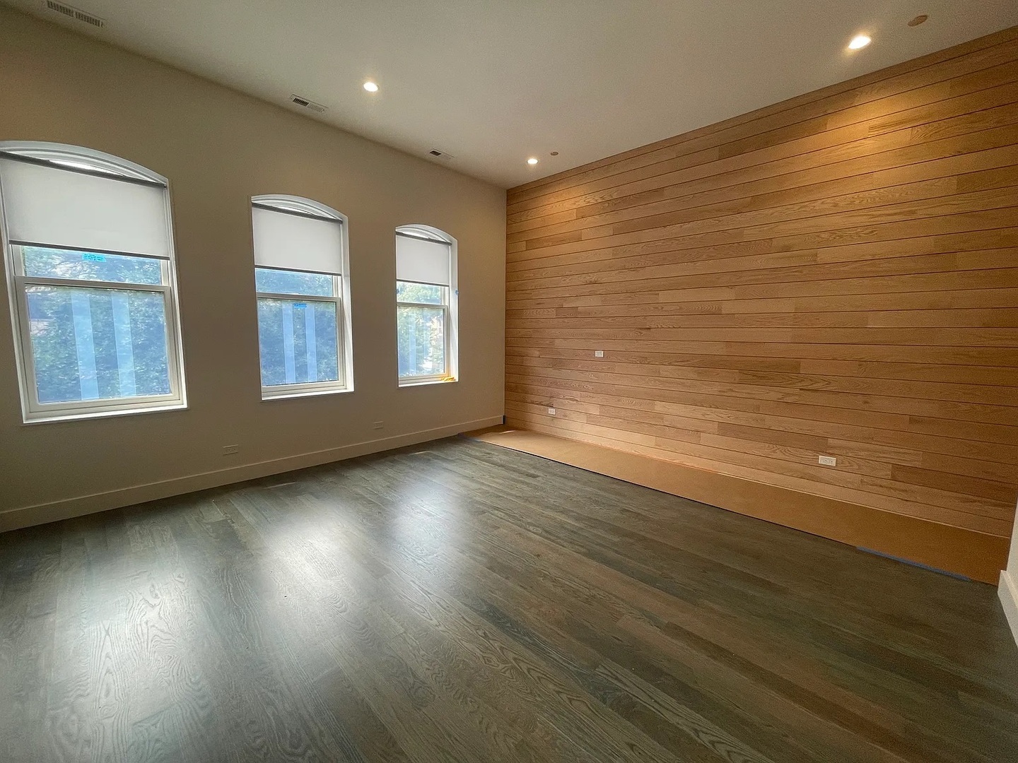 1057 N Wolcott Avenue 2w Property Photo 6